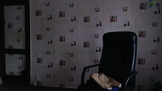 Snapshot of TasyaBigTTs chatting on December 2024 12:12:02 PM TasyaBigTTs online show from December 2024 12:12:02 PM