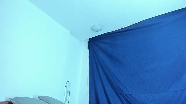 emiily15   online show from December 2024 05:54:02 PM