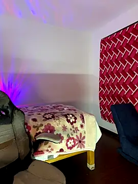 emiily15   online show from October 2025 10:54:02 PM