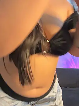 emiily15   online show from October 2025 09:15:02 PM