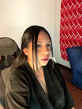 emiily15   online show from November 2025 06:23:02 PM