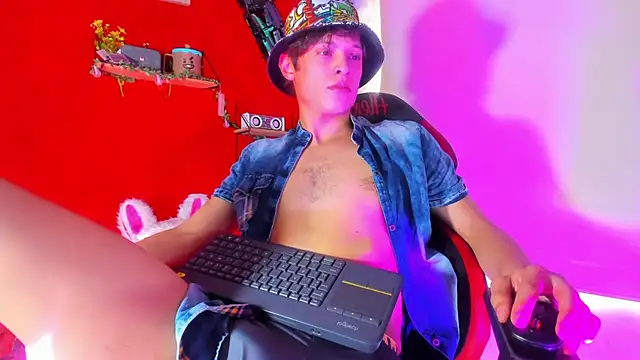 LilOwen  online show from December 2025 07:01:02 PM