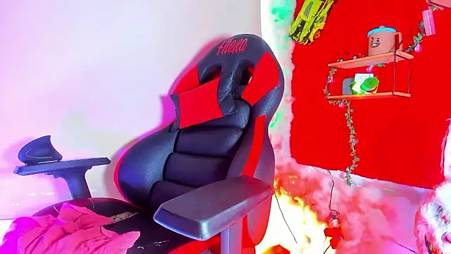 LilOwen  online show from April 2026 07:07:02 PM