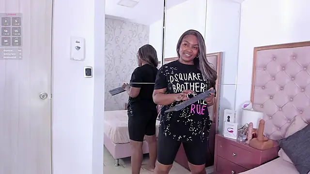 Isla Scott online show from November 2025 11:20:02 AM