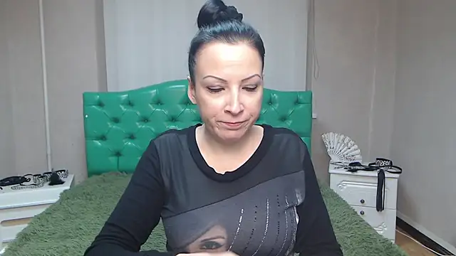 Snapshot of ElizabethSho chatting on December 2024 09:11:01 PM ElizabethSho online show from December 2024 09:11:01 PM