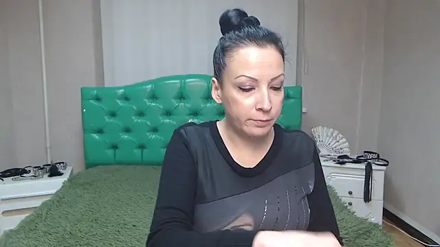 Snapshot of ElizabethSho chatting on December 2024 12:18:01 AM ElizabethSho online show from December 2024 12:18:01 AM