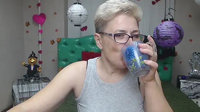 EmiliaGree online show from November 2025 06:19:02 PM