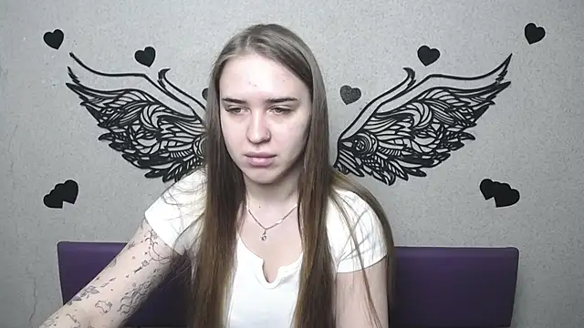 Snapshot of LauraHlot chatting on April 2026 05:54:01 PM LauraHlot online show from April 2026 05:54:01 PM