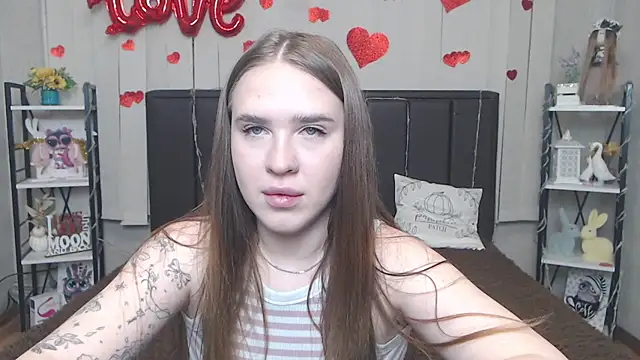 Snapshot of LauraHlot chatting on May 2026 05:29:01 PM LauraHlot online show from May 2026 05:29:01 PM