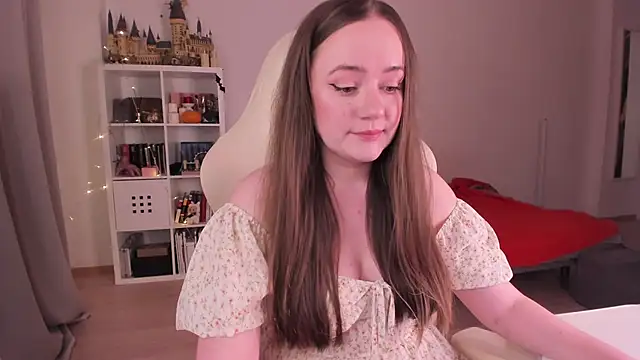 Snapshot of WalkingGirl chatting on October 2025 08:59:01 PM WalkingGirl online show from October 2025 08:59:01 PM