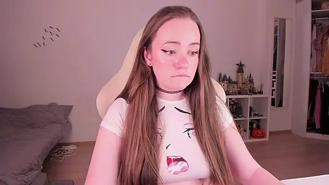 WalkingGirl online show from December 2025 09:02:01 PM