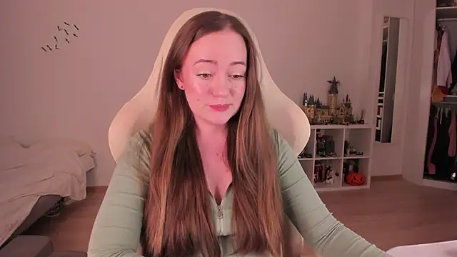 WalkingGirl online show from December 2025 08:47:02 PM