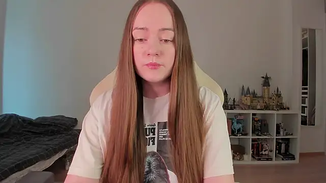 WalkingGirl online show from March 2026 08:30:01 AM