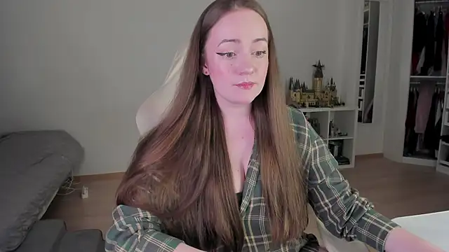 WalkingGirl online show from March 2026 05:52:02 PM