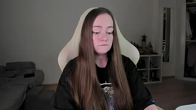 WalkingGirl online show from April 2026 06:08:02 PM