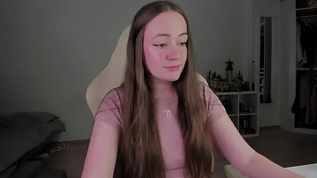 WalkingGirl online show from April 2026 07:50:02 PM