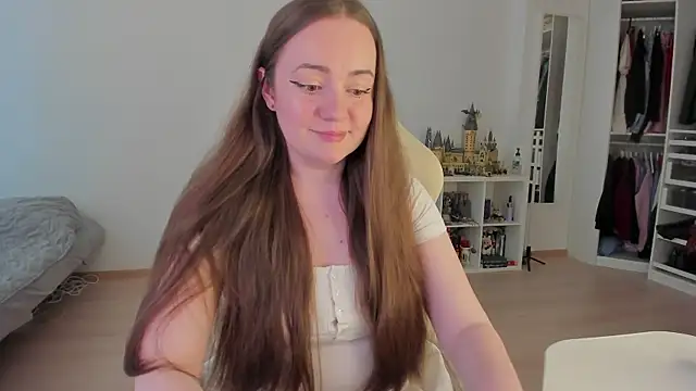 WalkingGirl online show from June 2026 12:57:02 PM