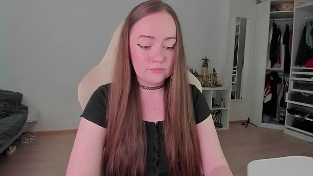 WalkingGirl online show from July 2026 10:18:01 AM