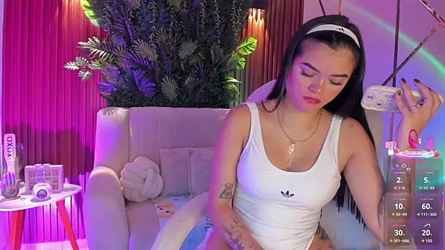 Snapshot of foxxxmegan chatting on November 2025 06:08:01 PM foxxxmegan online show from November 2025 06:08:01 PM