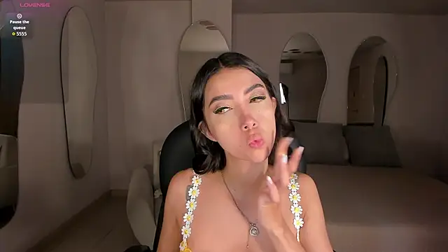Snapshot of ValeriaVelvet chatting on May 2026 11:51:01 AM ValeriaVelvet online show from May 2026 11:51:01 AM