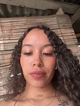 MarieLeon online show from December 2025 09:32:02 PM