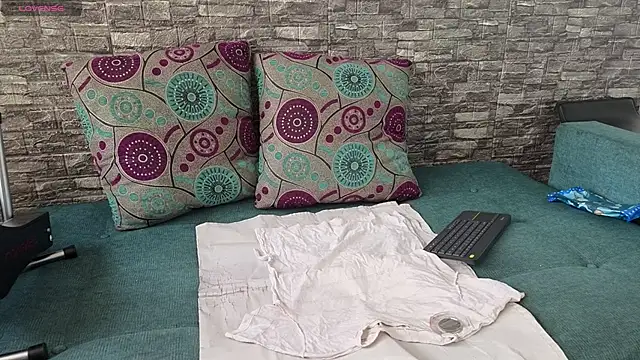 Snapshot of anellejones chatting on February 2026 08:14:01 PM anellejones online show from February 2026 08:14:01 PM