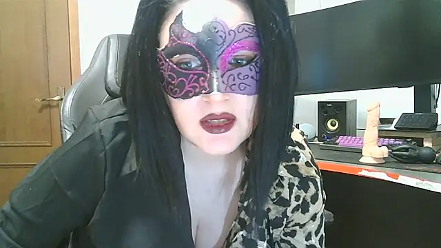 LaDamaNeraa online show from October 2025 01:10:01 PM