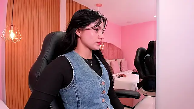 ariel jonees online show from January 2025 05:09:01 PM