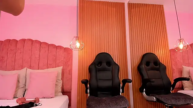 ariel jonees online show from January 2025 05:39:01 PM