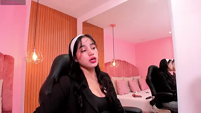 ariel jonees online show from February 2025 04:50:01 PM