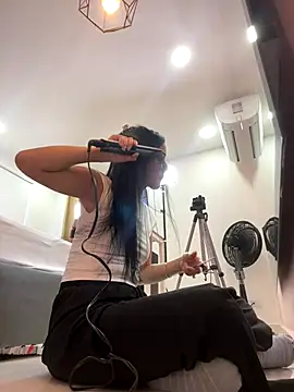 ariel jonees online show from December 2025 05:19:02 PM