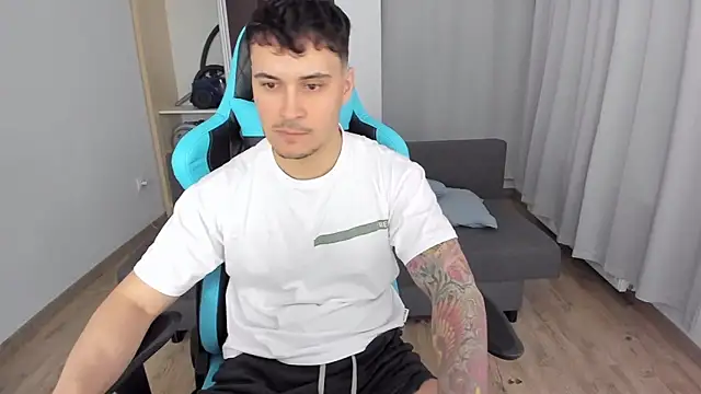 MatMalonne online show from January 2025 04:41:01 PM