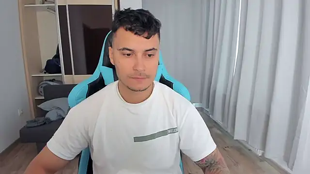 MatMalonne online show from October 2025 05:13:01 AM