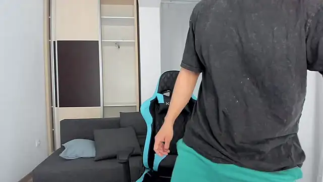 MatMalonne online show from November 2025 08:37:02 AM