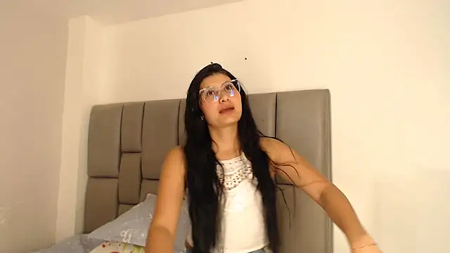 cloehonney online show from April 2026 10:51:02 PM