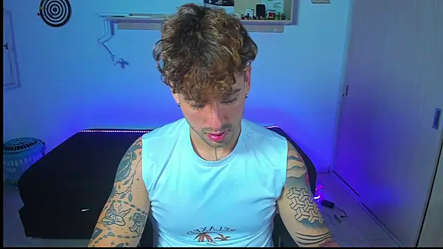 Snapshot of Ares_blue chatting on May 2026 01:17:02 PM Ares blue online show from May 2026 01:17:02 PM
