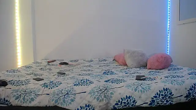 Laurenkenner  online show from February 2025 04:17:02 PM