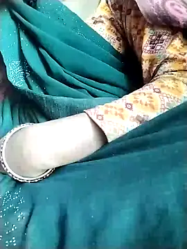 Snapshot of Cutkajal chatting on January 2025 07:03:01 AM Cutkajal online show from January 2025 07:03:01 AM