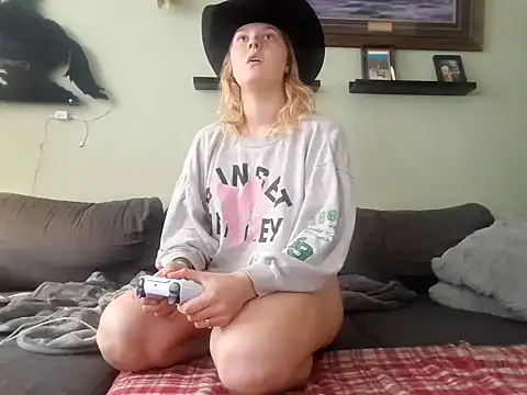 Snapshot of Ryan_and_Aurora chatting on January 2025 11:53:02 AM Ryan and Aurora online show from January 2025 11:53:02 AM