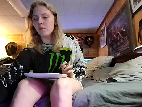 Ryan and Aurora online show from April 2026 10:35:02 PM