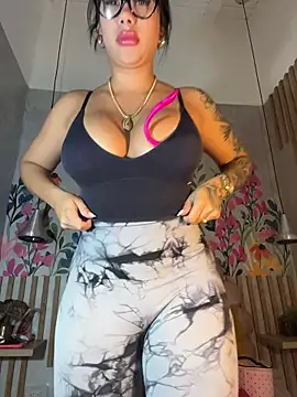 Snapshot of kiim_taaylor chatting on November 2025 11:44:01 AM kiim taaylor online show from November 2025 11:44:01 AM