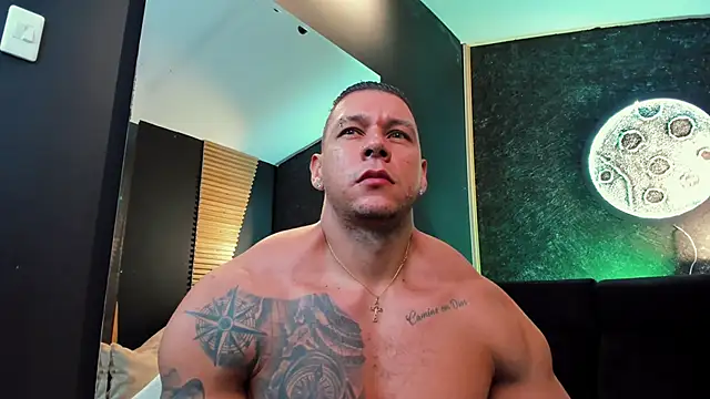 Snapshot of MassimoWalton2 chatting on December 2024 01:08:01 AM MassimoWalton2 online show from December 2024 01:08:01 AM