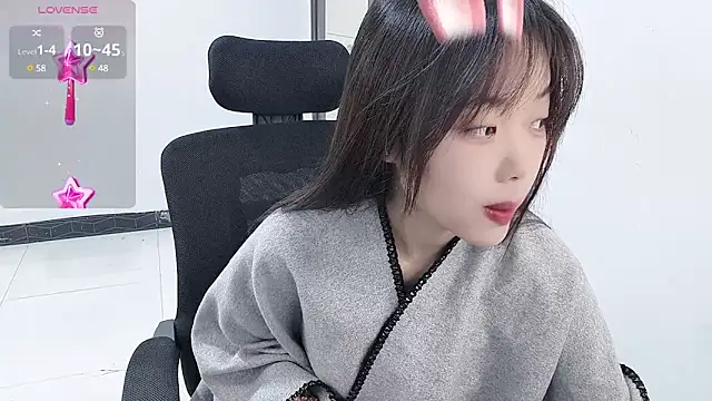 Lvy--v online show from December 2024 10:47:01 PM