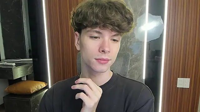Snapshot of calvin_love_you chatting on April 2026 05:06:02 PM calvin love you online show from April 2026 05:06:02 PM