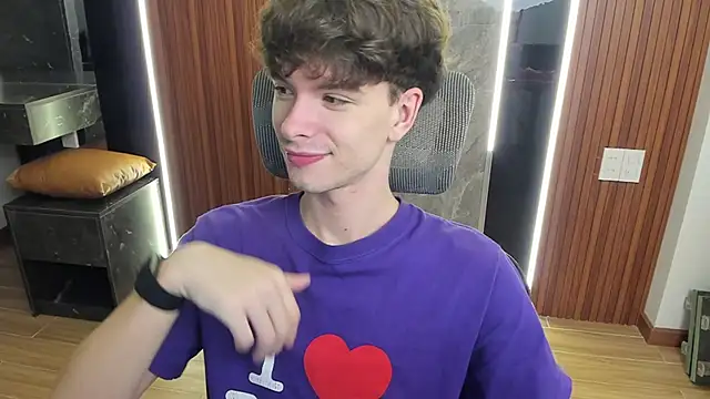 Snapshot of calvin_love_you chatting on May 2026 05:17:02 PM calvin love you online show from May 2026 05:17:02 PM
