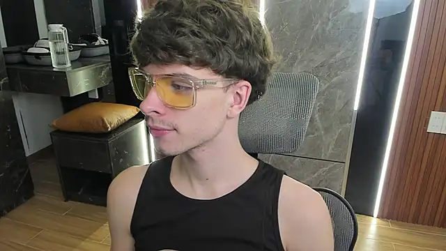 Snapshot of calvin_love_you chatting on May 2026 04:33:02 PM calvin love you online show from May 2026 04:33:02 PM