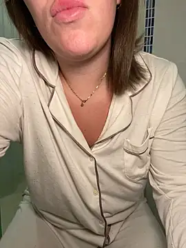 Snapshot of lilylush24 chatting on February 2025 05:17:02 PM lilylush24 online show from February 2025 05:17:02 PM