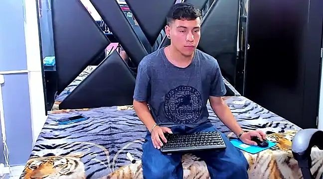 Snapshot of salvadorgomezx chatting on December 2024 08:03:02 PM salvadorgomezx online show from December 2024 08:03:02 PM