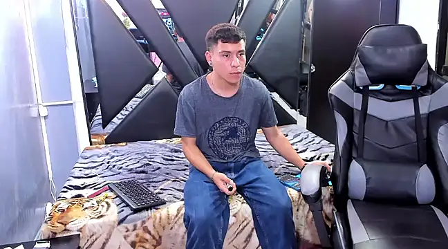 Snapshot of salvadorgomezx chatting on December 2024 11:06:02 PM salvadorgomezx online show from December 2024 11:06:02 PM