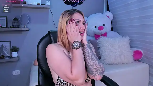 Alexasmith06 online show from December 2024 01:21:01 PM